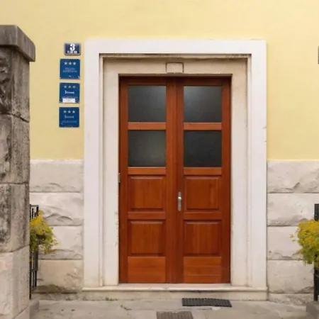 Center Gabriela Apartamento Split
